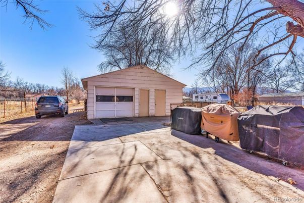 Detached Garage, Exterior