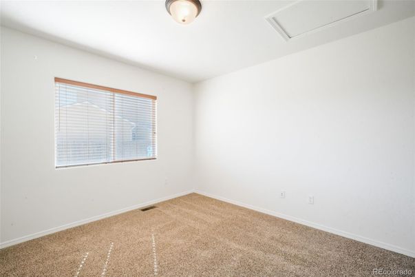 Empty room, Interior