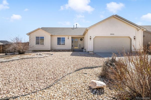Attached, Exterior, Facade, Ranch