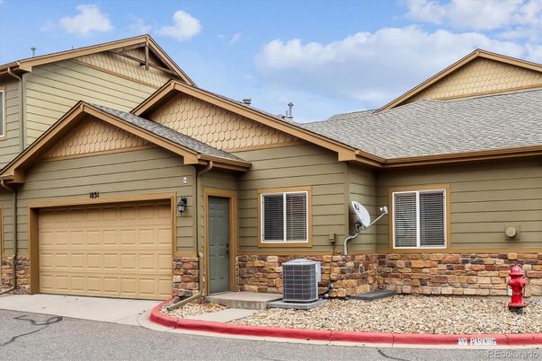 Attached, Exterior, Facade, American Craftsman
