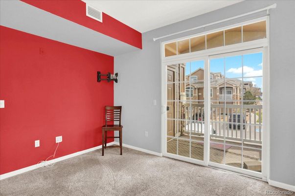 Empty room, Interior