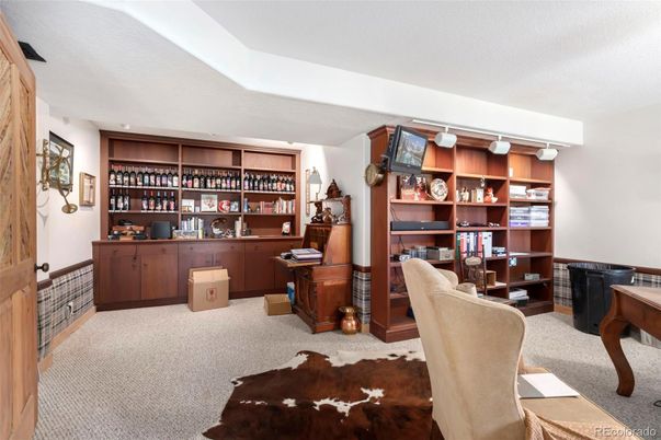 Home Office, Interior