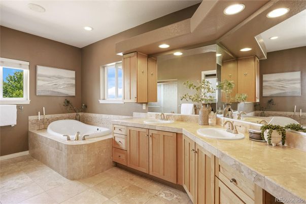 Bathroom, Dual Sink Vanities, Interior, Recessed Lighting