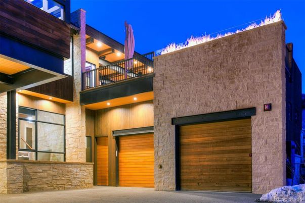 Attached, Exterior, Facade, Modern
