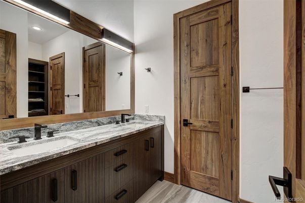 Bathroom, Dual Sink Vanities, Interior, Recessed Lighting