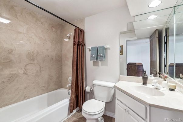 Bathroom, Interior, Recessed Lighting