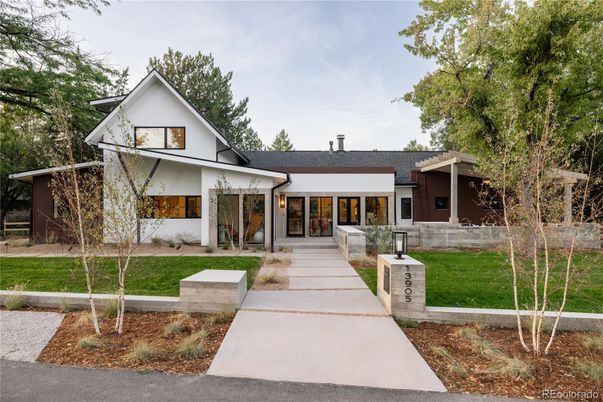 Exterior, Facade, Farmhouse