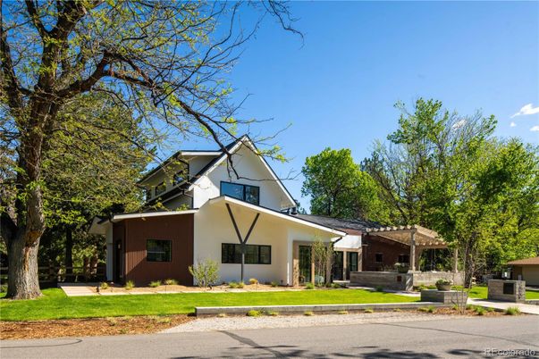 Exterior, Facade, Farmhouse
