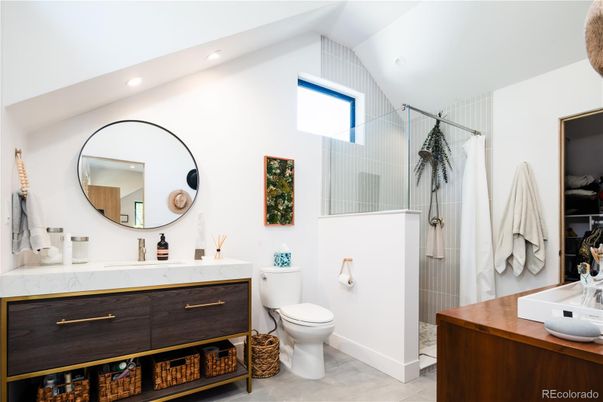 Bathroom, Dual Sink Vanities, Interior, Recessed Lighting