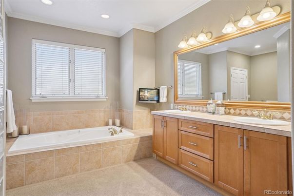 Bathroom, Dual Sink Vanities, Interior, Recessed Lighting