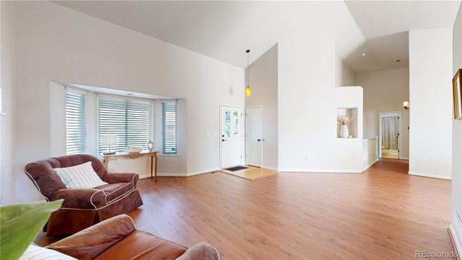 Interior, Pendant Lights, Wood Texture Flooring