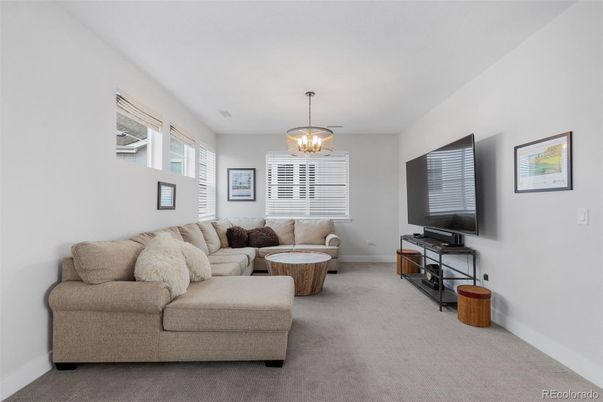 Chandelier, Interior, Living room