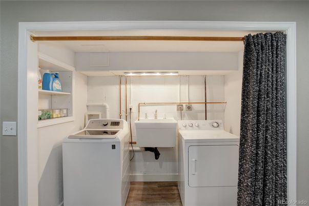 Interior, Utility Closets, Washer, Wood Texture Flooring