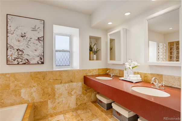 Bathroom, Dual Sink Vanities, Interior, Recessed Lighting