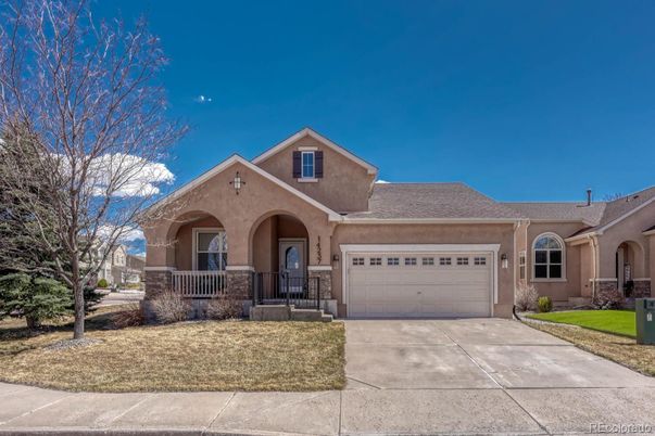Attached, Exterior, Facade, Ranch