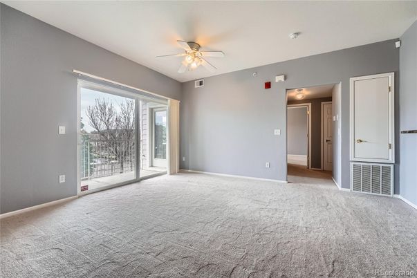 Empty room, Interior