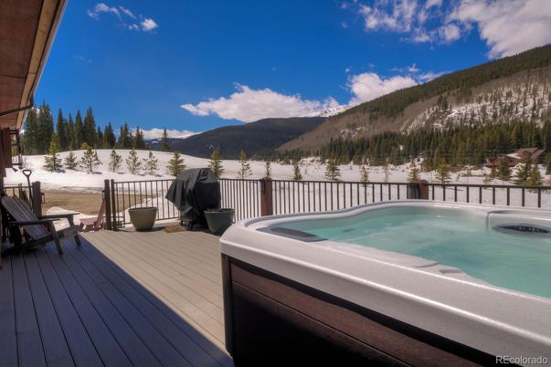 Exterior, Hot Tub, Pool