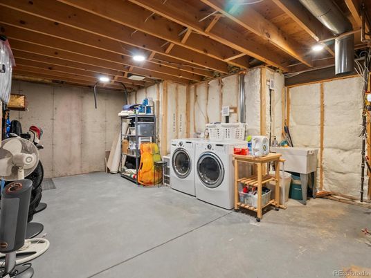 Interior, Washer, Wooden Beams