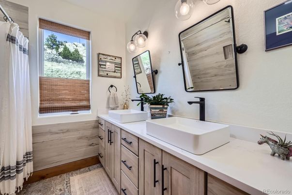 Bathroom, Dual Sink Vanities, Interior