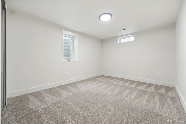 Empty room, Interior