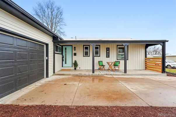 Attached, Exterior, Facade, None
