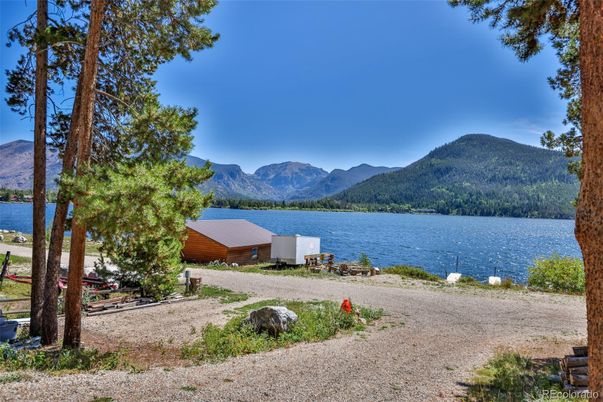 Exterior, Lake