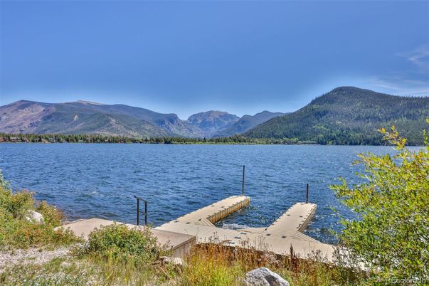 Exterior, Lake