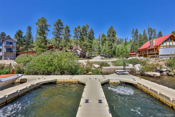 Exterior, Lake