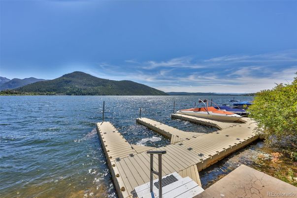 Exterior, Lake