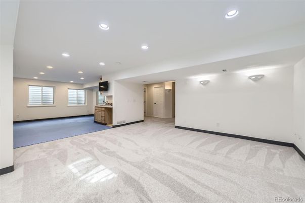 Empty room, Interior, Recessed Lighting