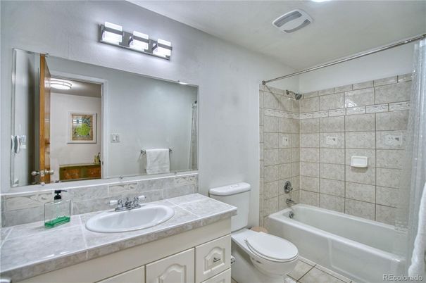 Bathroom, Interior, Tile Countertops