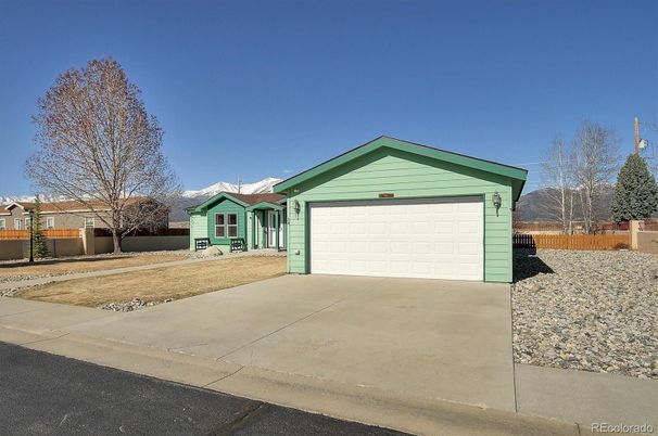 Attached, Exterior, Facade, Ranch