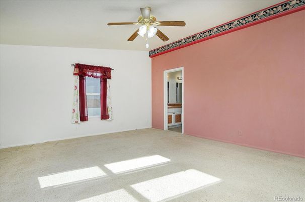 Empty room, Interior
