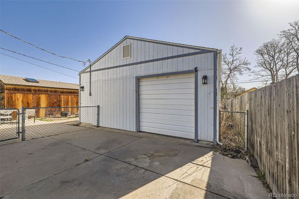 Detached Garage, Exterior