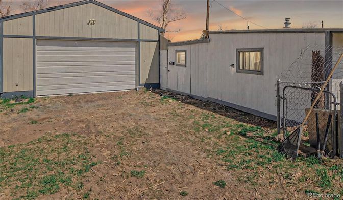 Detached Garage, Exterior