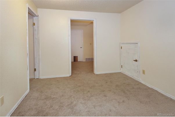 Empty room, Interior