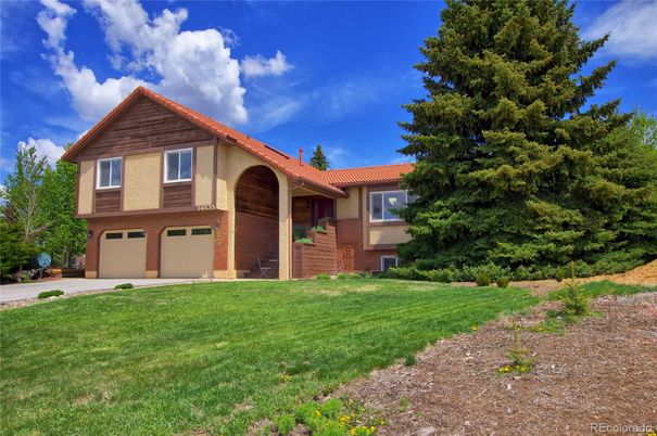 Attached, Exterior, Facade, Brick Facade, Split Level