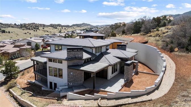 Exterior, Drone