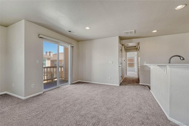 Empty room, Interior, Recessed Lighting
