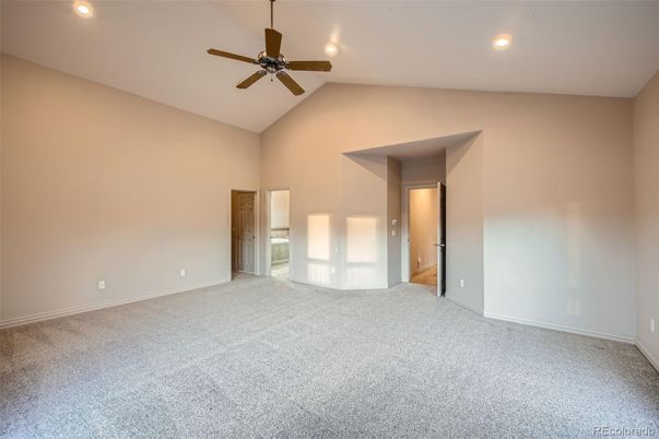 Empty room, Interior, Recessed Lighting