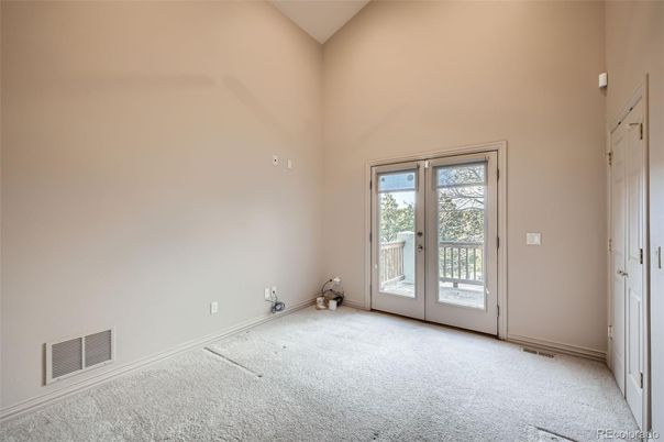 Empty room, Interior