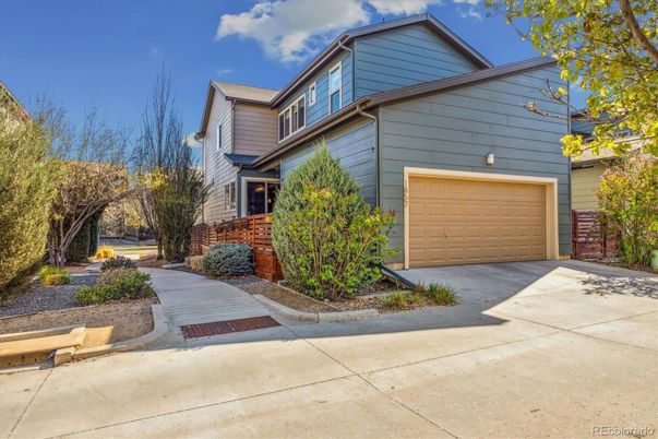 Attached, Exterior, Facade, American Craftsman