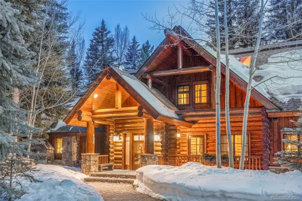 Exterior, Facade, Log Home