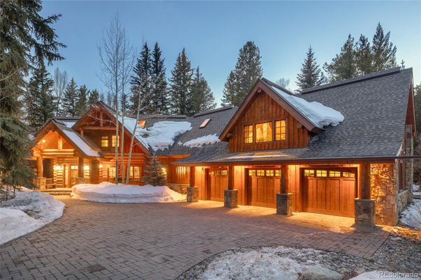 Exterior, Facade, Log Home