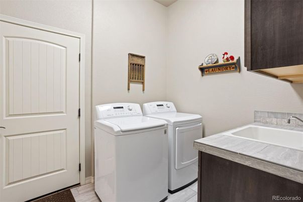 Interior, Washer, Wood Texture Flooring