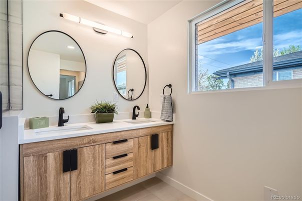Bathroom, Dual Sink Vanities, Interior