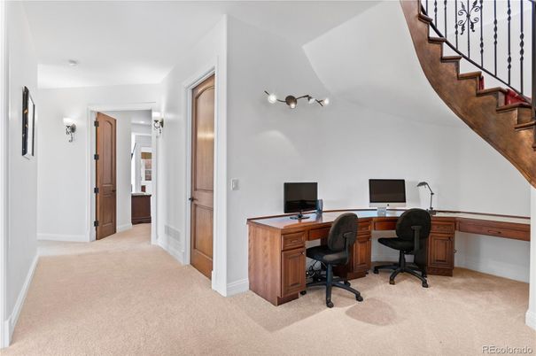 Home Office, Interior