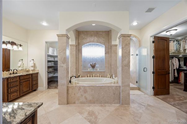 Bathroom, Dual Sink Vanities, Interior, Recessed Lighting