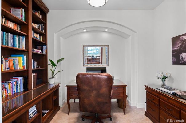 Home Office, Interior