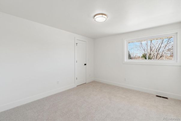 Empty room, Interior